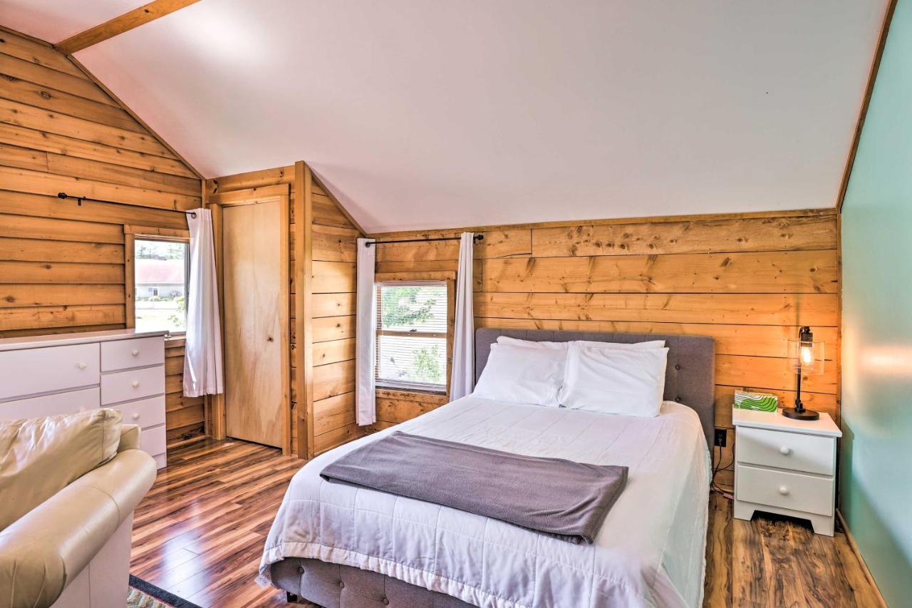 Quaint Studio With Shared Beach Walk To Suttons Bay Экстерьер фото